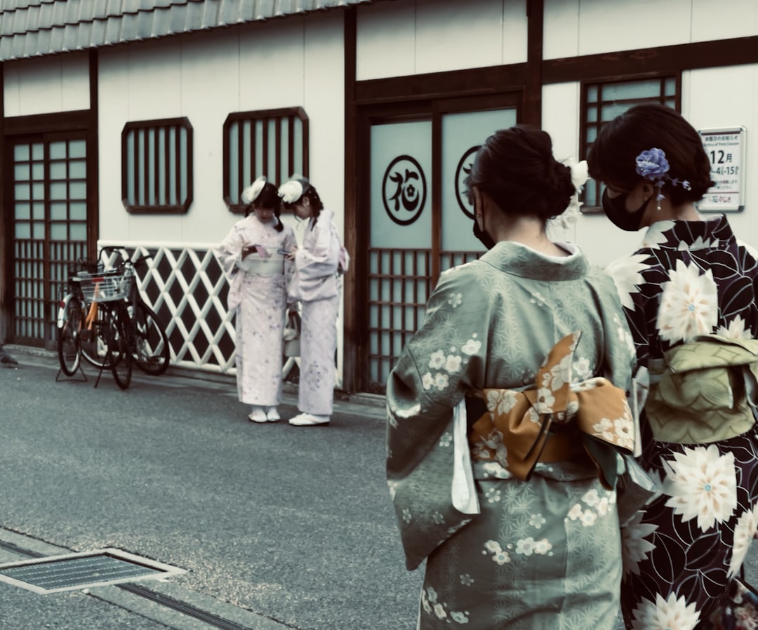 Japanese Dementia Activities That Actually Work: Lessons From 18 Years on the Caregiving Floor